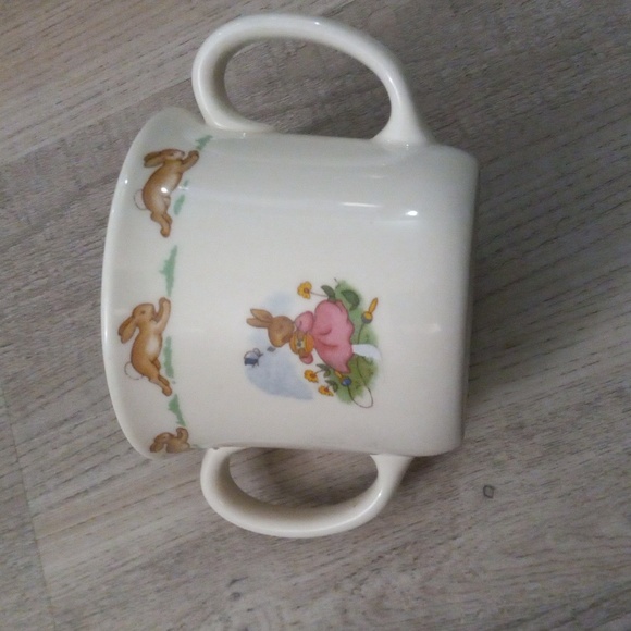 Royal Doulton Bunnykins HTF 2 Handled mug/ cup-English Fine Bone cup - Picture 3 of 4